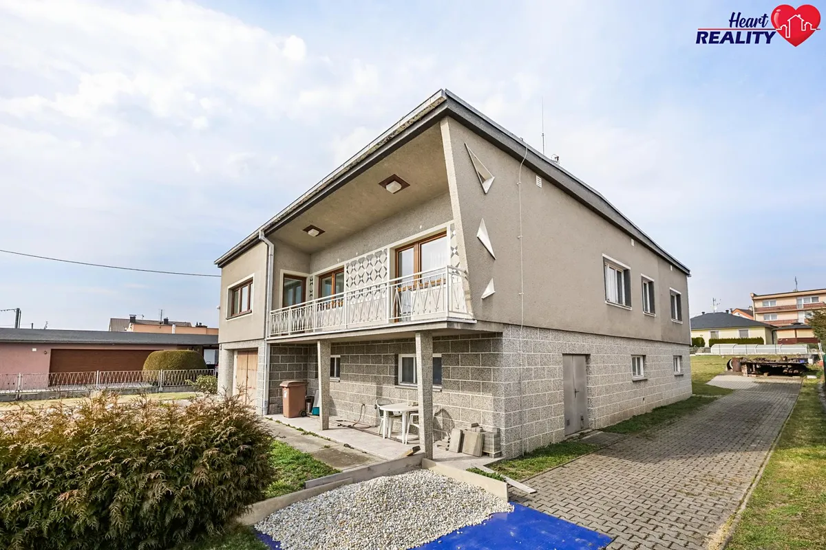 Prodej rodinného domu 200 m², pozemek 844 m²